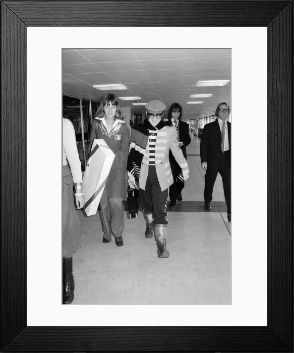 Framed Print : Elton John leaving Heathrow airport for a flight to Los Angeles. 9th January 1977 Framed Print : Elton John leaving Heathrow airport for a flight to Los Angeles. 9th January 1977