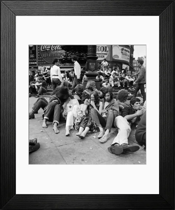 Framed Print : A group of hippies in Piccadilly Circus, London. 15th August 1969 Framed Print : A group of hippies in Piccadilly Circus, London. 15th August 1969