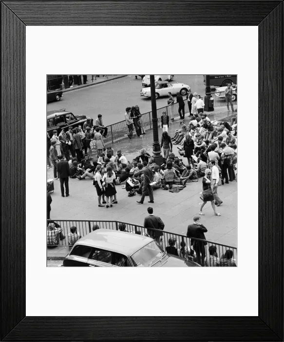 Framed Print : General scenes in Piccadilly Circus, London. 15th August 1969 Framed Print : General scenes in Piccadilly Circus, London. 15th August 1969