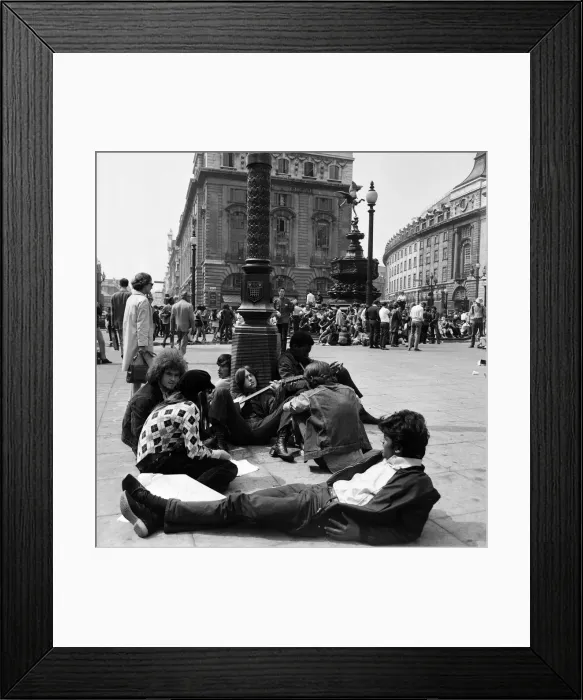 Framed Print : Youths in Piccadilly Circus, London. 15th August 1969 Framed Print : Youths in Piccadilly Circus, London. 15th August 1969