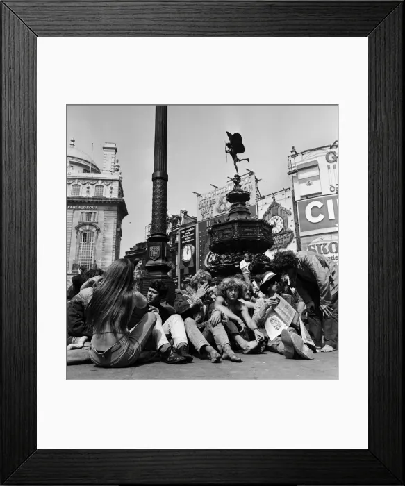 Framed Print : A group of hippies in Piccadilly Circus, London. 15th August 1969 Framed Print : A group of hippies in Piccadilly Circus, London. 15th August 1969