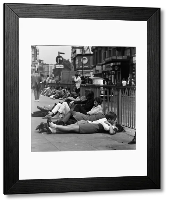Framed Print : Youths in Piccadilly Circus, London. 15th August 1969
