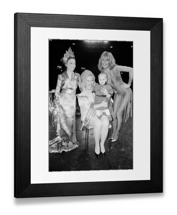 Framed Print : Actress Sandra Dickinson with her daughter Georgia Moffett Framed Print : Actress Sandra Dickinson with her daughter Georgia Moffett