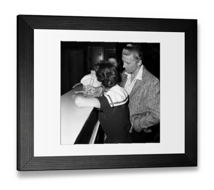 Framed Print : Jerry Lee Lewis and his 13-year-old wife Myra at London Airport to fly home