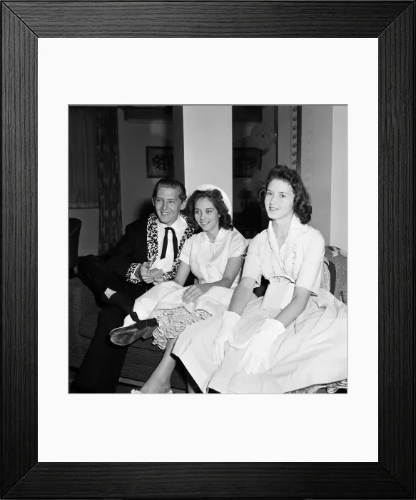 Framed Print : Jerry Lee Lewis and his 13-year-old wife Myra at the Westbury Hotel, London Framed Print : Jerry Lee Lewis and his 13-year-old wife Myra at the Westbury Hotel, London