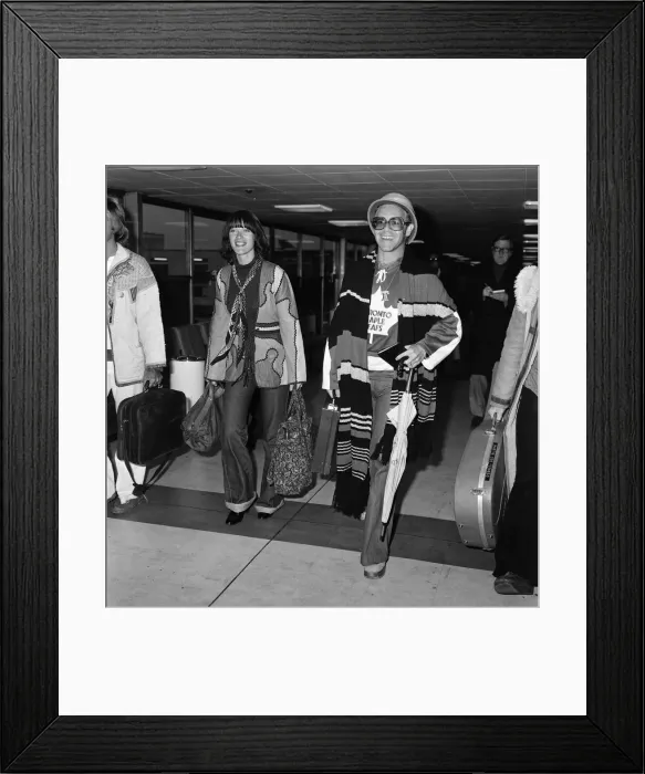 Framed Print : Elton John jets back to London all ready to move house. He is in the process of moving Framed Print : Elton John jets back to London all ready to move house. He is in the process of moving