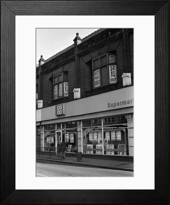 Framed Print : Gillys Bingo, South Bank, Middlesbrough. 1977 Framed Print : Gillys Bingo, South Bank, Middlesbrough. 1977