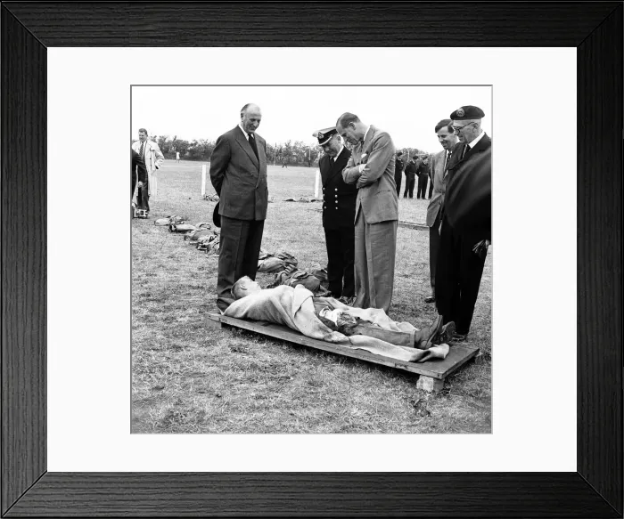 Framed Print : Prince Philip, Duke of Edinburgh visits Durham Technical College. 6th July 1960 Framed Print : Prince Philip, Duke of Edinburgh visits Durham Technical College. 6th July 1960