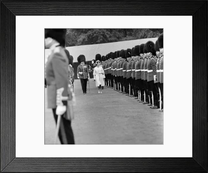 Framed Print : Her Majesty the Queen at the farewell parade of the 3rd Battalion of the Grenadier Guards Framed Print : Her Majesty the Queen at the farewell parade of the 3rd Battalion of the Grenadier Guards