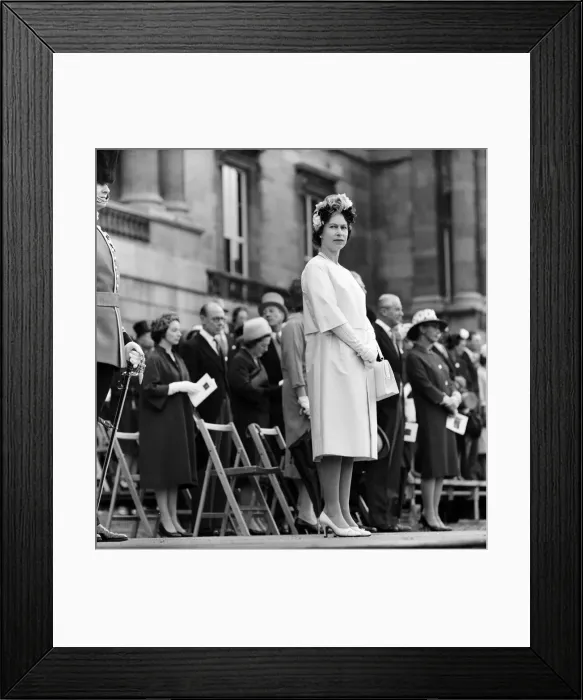 Framed Print : Her Majesty the Queen at the farewell parade of the 3rd Battalion of the Grenadier Guards Framed Print : Her Majesty the Queen at the farewell parade of the 3rd Battalion of the Grenadier Guards