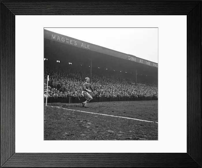 Framed Print : Bobby Charlton, pictured during the Bolton Wanderers verses Manchester United match