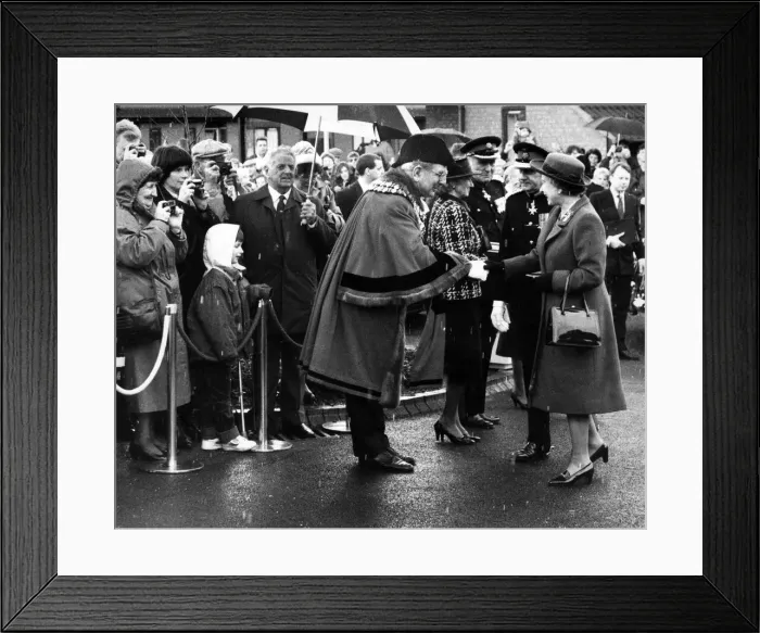 Framed Print : Queen Elizabeth II opens the Oakwood Cheshire Home at Offerton, Stockport Framed Print : Queen Elizabeth II opens the Oakwood Cheshire Home at Offerton, Stockport