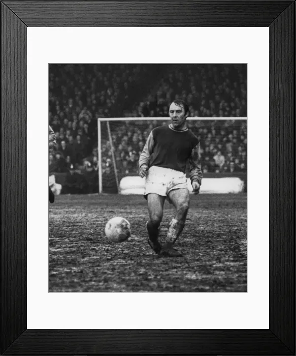Framed Print : Manchester City 1 v West Ham United 5 League Division One match at Maine Road