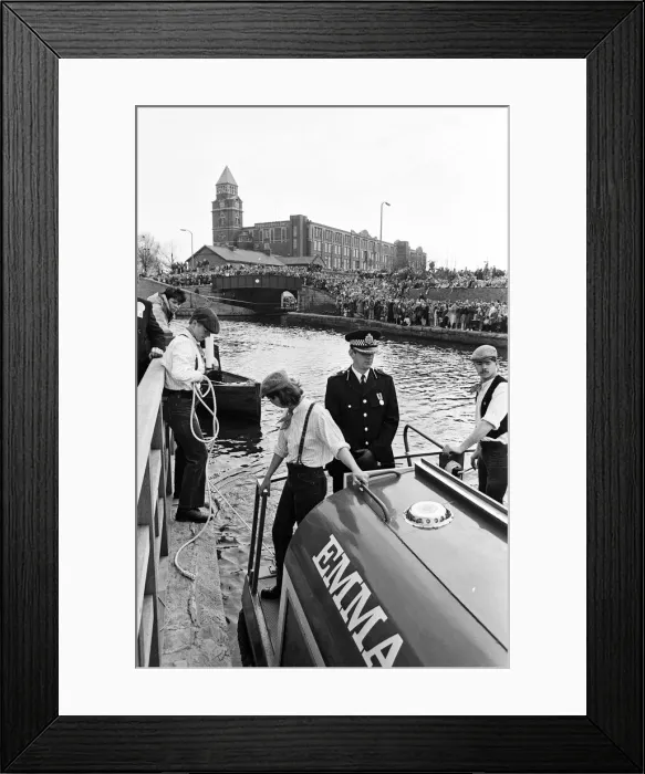 Framed Print : Queen Elizabeth II at The Way We Were Museum at Wigan Pier. 21st March 1986