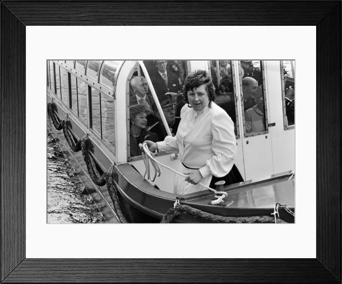 Framed Print : Queen Elizabeth II at The Way We Were Museum at Wigan Pier. 21st March 1986 Framed Print : Queen Elizabeth II at The Way We Were Museum at Wigan Pier. 21st March 1986