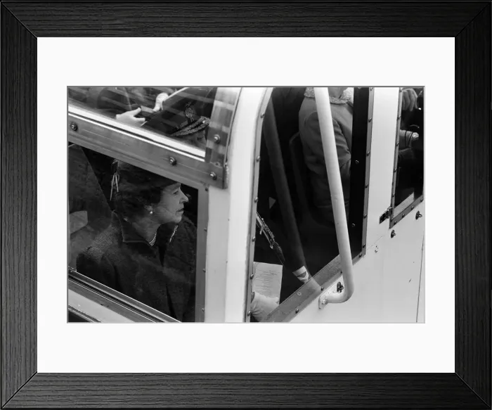 Framed Print : Queen Elizabeth II at The Way We Were Museum at Wigan Pier. 21st March 1986 Framed Print : Queen Elizabeth II at The Way We Were Museum at Wigan Pier. 21st March 1986