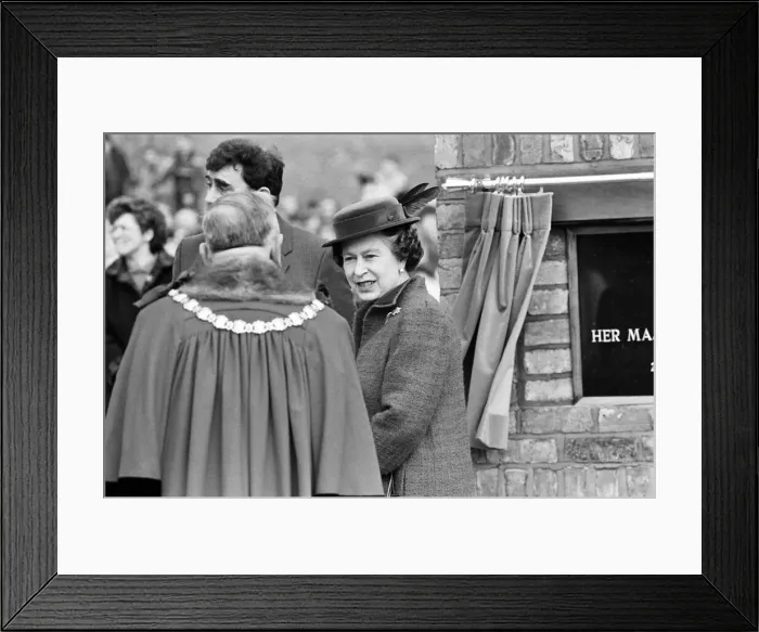 Framed Print : Queen Elizabeth II at The Way We Were Museum at Wigan Pier. 21st March 1986 Framed Print : Queen Elizabeth II at The Way We Were Museum at Wigan Pier. 21st March 1986