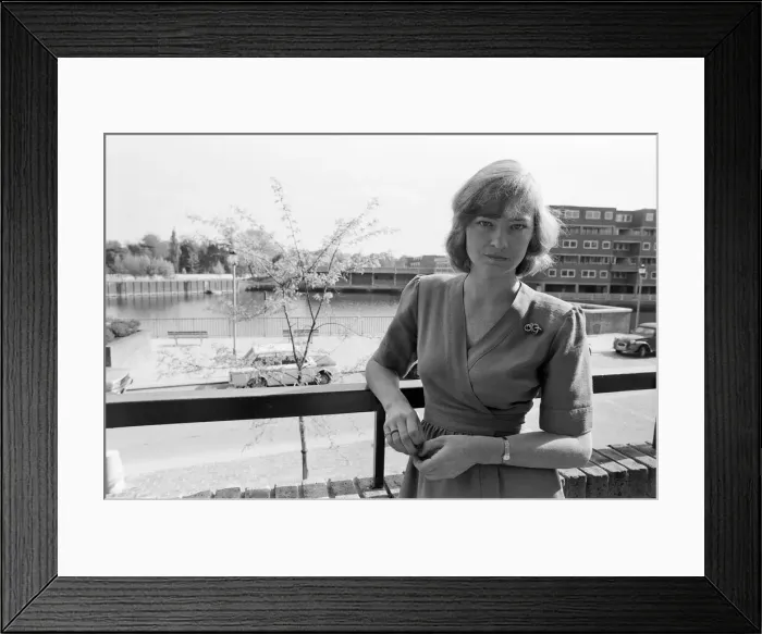 Framed Print : BBC News reporter Kate Adie at home near Kew, London. 12th May 1980 Framed Print : BBC News reporter Kate Adie at home near Kew, London. 12th May 1980