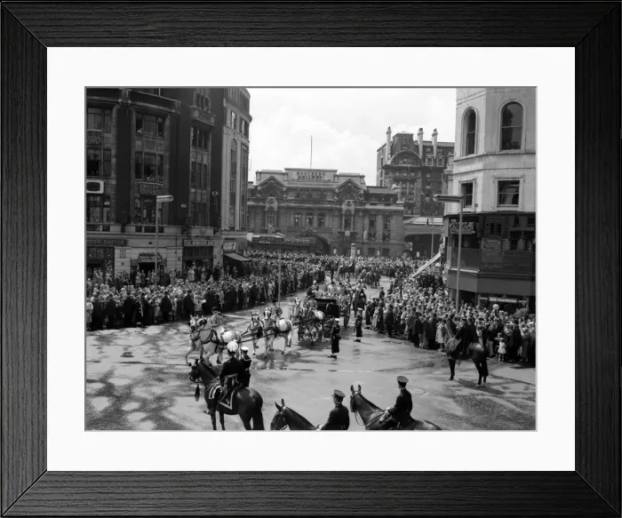 Framed Print : The state visit to England by the King and Queen of Thailand Framed Print : The state visit to England by the King and Queen of Thailand