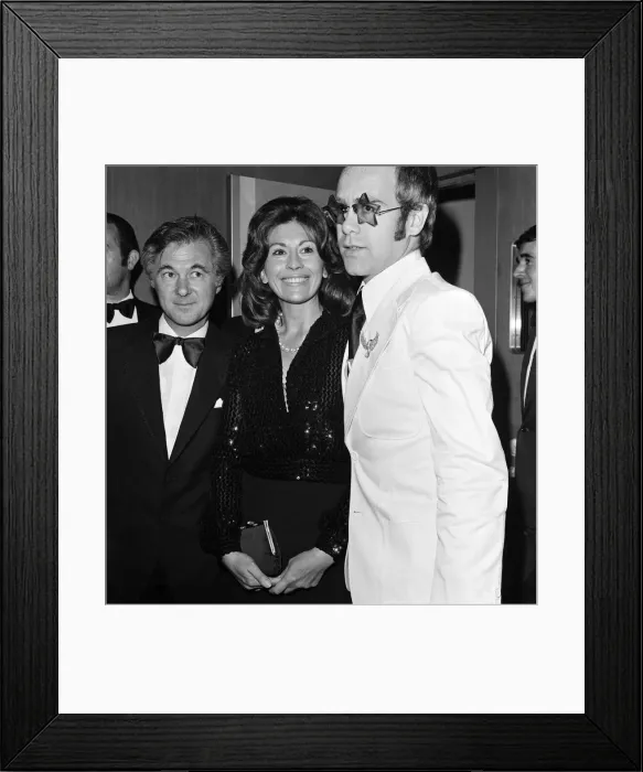 Framed Print : Stars turn out for the Gold'film premier at the Odeon, Leicester Square Framed Print : Stars turn out for the Gold'film premier at the Odeon, Leicester Square