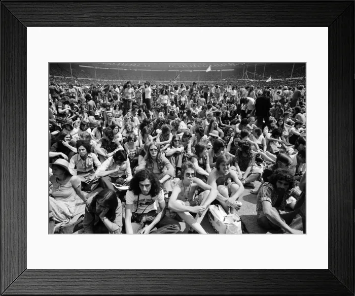 Framed Print : General view showing the thousands of fans at the Midsummer Music concert at Wembley Framed Print : General view showing the thousands of fans at the Midsummer Music concert at Wembley