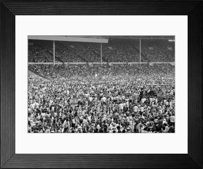 Framed Print : General view showing the thousands of fans at the Midsummer Music concert at Wembley Framed Print : General view showing the thousands of fans at the Midsummer Music concert at Wembley