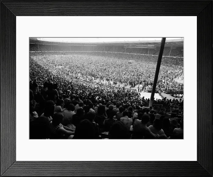 Framed Print : General view showing the thousands of fans at the Midsummer Music concert at Wembley Framed Print : General view showing the thousands of fans at the Midsummer Music concert at Wembley