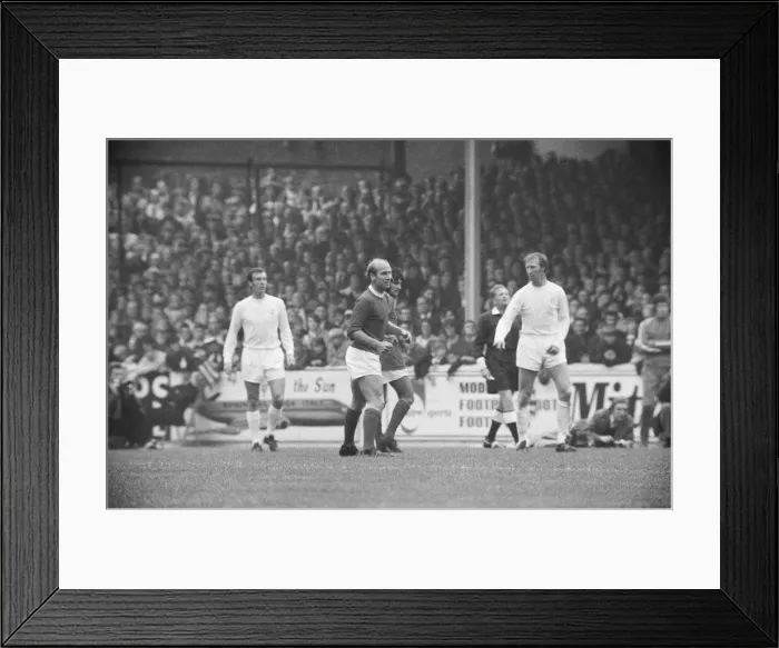 Framed Print : Leeds United verses Manchester United at Elland Road, Leeds, Yorkshire