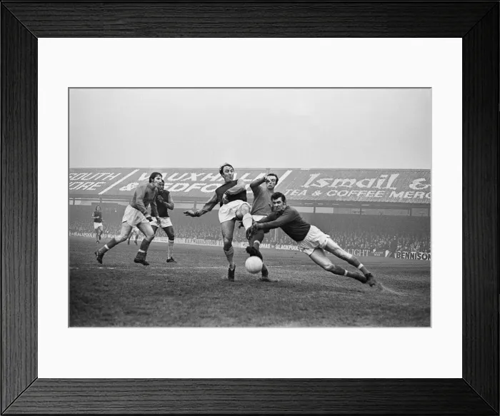 Framed Print : Blackpool 4 v West Ham United 0. FA Cup 3rd round match at Bloomfield Rd Framed Print : Blackpool 4 v West Ham United 0. FA Cup 3rd round match at Bloomfield Rd