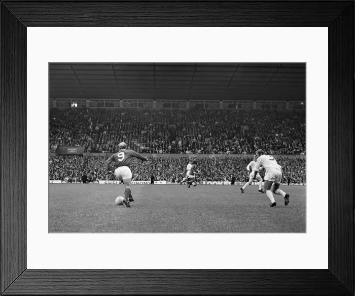 Framed Print : Bobby Charlton, in the number 9 shirt for Manchester United, at Old Trafford Framed Print : Bobby Charlton, in the number 9 shirt for Manchester United, at Old Trafford