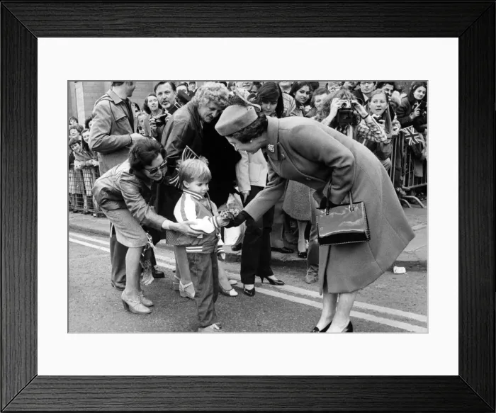 Framed Print : Queen Elizabeth II visits Manchester. A visitor from New Zealand Framed Print : Queen Elizabeth II visits Manchester. A visitor from New Zealand