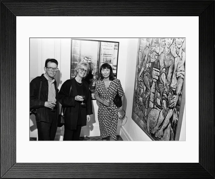 Framed Print : Pauline Sutcliffe (centre), sister of former Beatle Stuart Sutcliffe