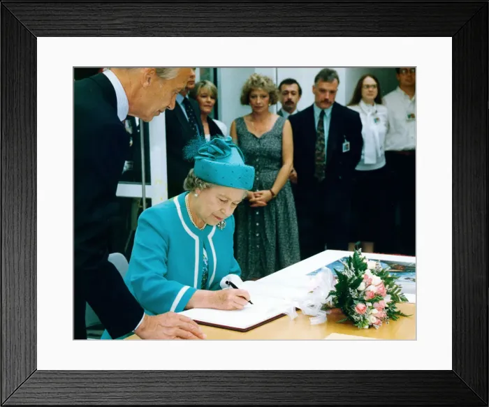 Framed Print : Queen Elizabeth II signs the visitors book at the British Council Offices, Manchester Framed Print : Queen Elizabeth II signs the visitors book at the British Council Offices, Manchester