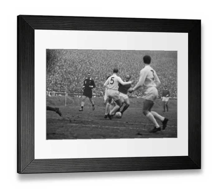 Framed Print : Leeds United verses Manchester United at Elland Road, Leeds, Yorkshire Framed Print : Leeds United verses Manchester United at Elland Road, Leeds, Yorkshire
