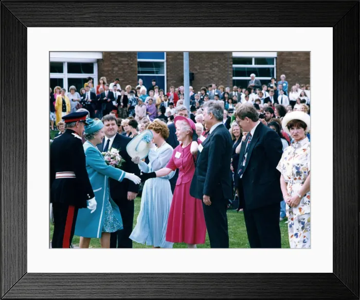 Framed Print : Queen Elizabeth II visits Manchester. The Queen at Hopwood Hall. 17th July 1992 Framed Print : Queen Elizabeth II visits Manchester. The Queen at Hopwood Hall. 17th July 1992