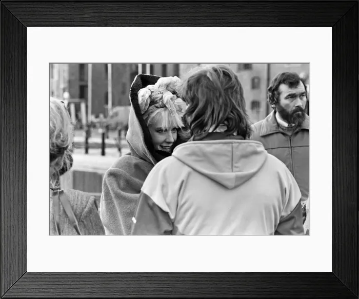 Framed Print : Television presenter Paula Yates at Albert Dock, Liverpool. 8th February 1986 Framed Print : Television presenter Paula Yates at Albert Dock, Liverpool. 8th February 1986