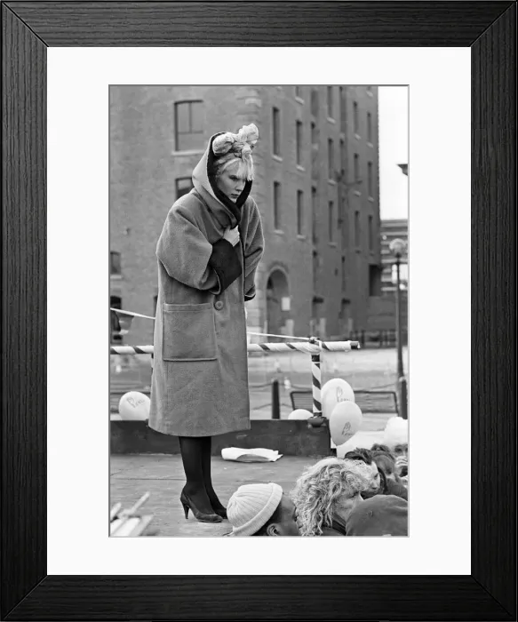 Framed Print : Television presenter Paula Yates at Albert Dock, Liverpool. 8th February 1986 Framed Print : Television presenter Paula Yates at Albert Dock, Liverpool. 8th February 1986