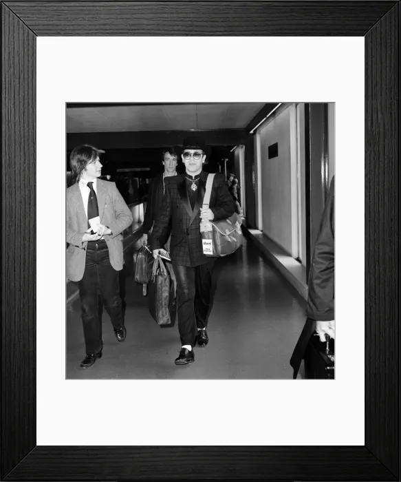 Framed Print : Elton John leaving Heathrow Airport for Los Angeles. 6th April 1981 Framed Print : Elton John leaving Heathrow Airport for Los Angeles. 6th April 1981