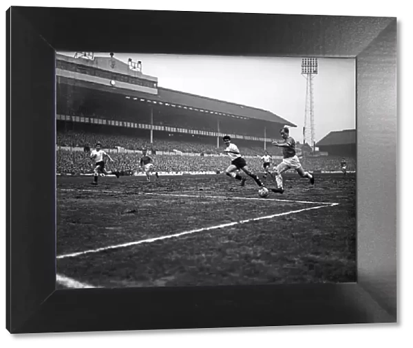 Bobby Charlton for Manchester United races into the 6 yard