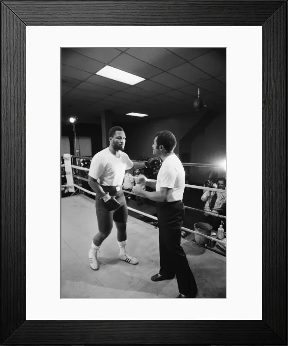Framed Print : Joe Frazier preparing for his second fight with Muhammad Ali. 21st January 1974 Framed Print : Joe Frazier preparing for his second fight with Muhammad Ali. 21st January 1974