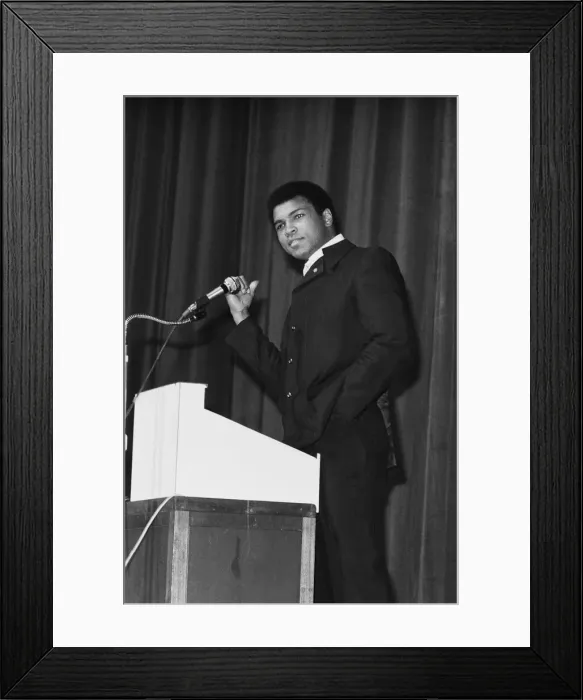 Framed Print : World Heavyweight boxing champion Muhammad Ali held his first public speaking in England Framed Print : World Heavyweight boxing champion Muhammad Ali held his first public speaking in England