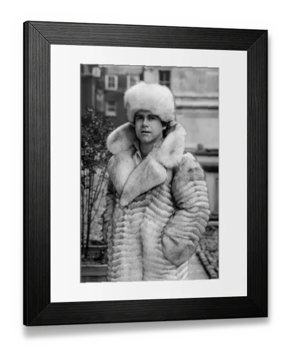 Framed Print : Elton John pictured at The Inn on The Park, London. 30th October 1978 Framed Print : Elton John pictured at The Inn on The Park, London. 30th October 1978
