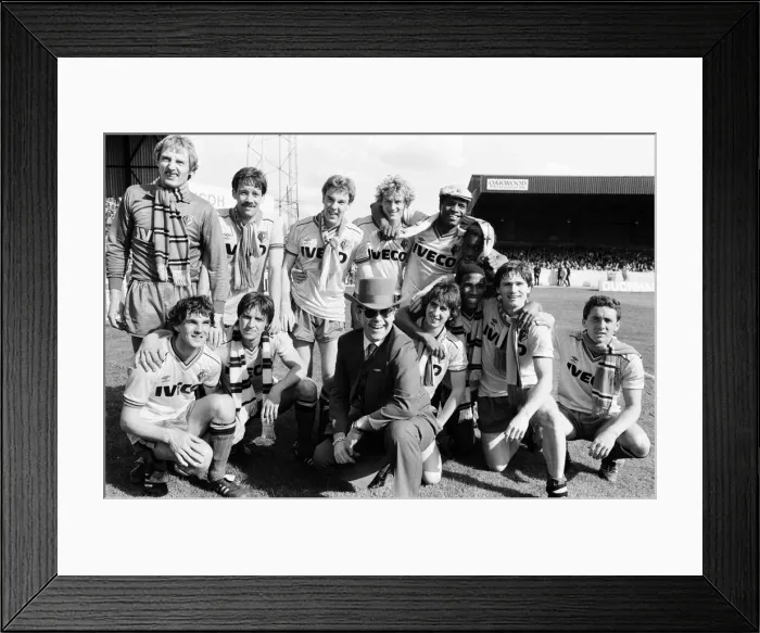 Framed Print : Elton John and the Watford side pose for the photographers after their match against Framed Print : Elton John and the Watford side pose for the photographers after their match against