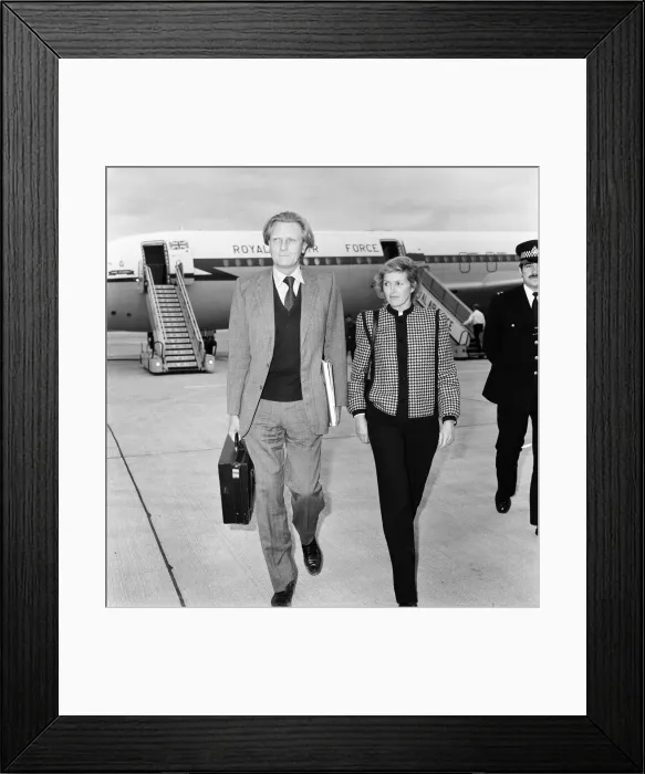 Framed Print : Secretary of State for Defence Michael Heseltine and his wife Anne at LAP following Framed Print : Secretary of State for Defence Michael Heseltine and his wife Anne at LAP following