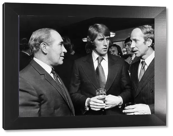 Bobby Charlton (right) talks with Geoff Hurst (centre) and Sit Alf Ramsay (left