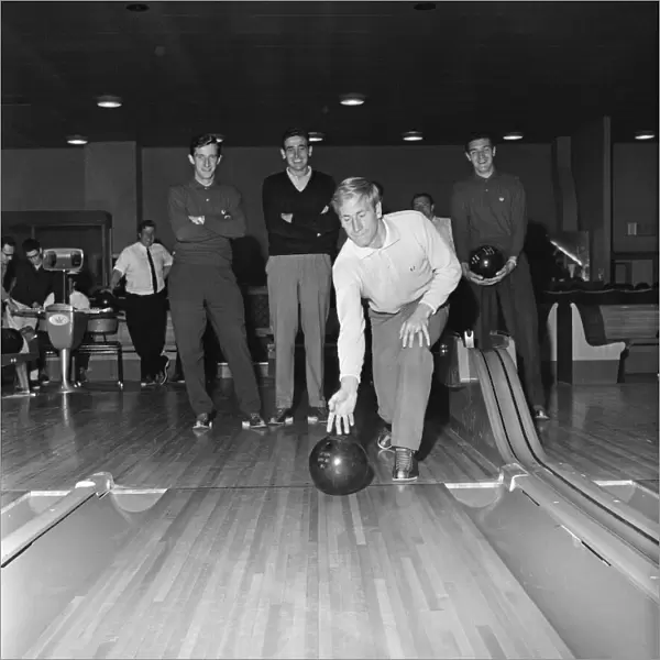 Bobby Charlton and some of the Manchester United football team go ten pin bowling at
