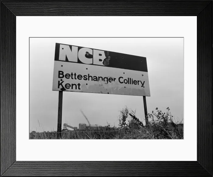 Framed Print : Betteshanger Colliery, Kent, threatened with closure. 1985 Framed Print : Betteshanger Colliery, Kent, threatened with closure. 1985