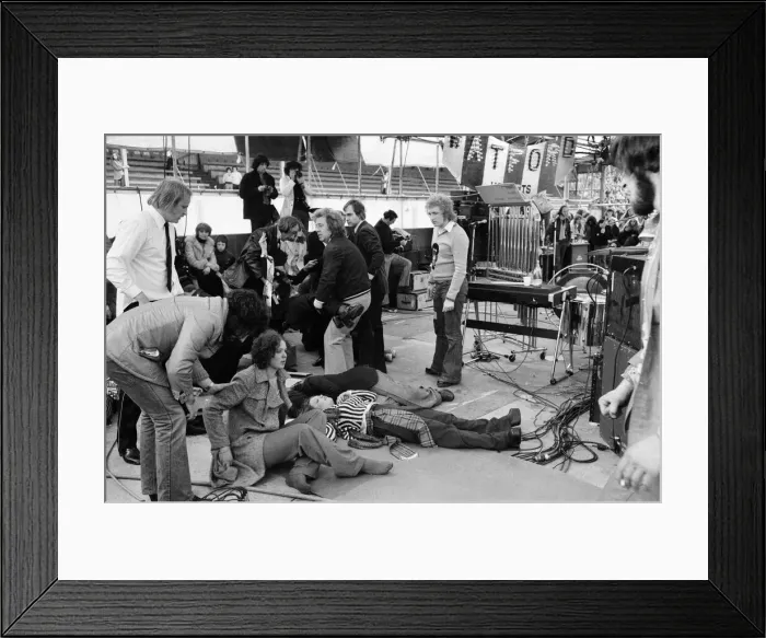 Framed Print : Elton John fans swarm in to Watfords Vicarage Road ground Framed Print : Elton John fans swarm in to Watfords Vicarage Road ground