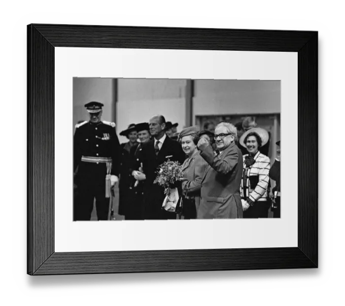 Framed Print : Queen Elizabeth II visits the new exhibition halls at the NEC, Birmingham Framed Print : Queen Elizabeth II visits the new exhibition halls at the NEC, Birmingham