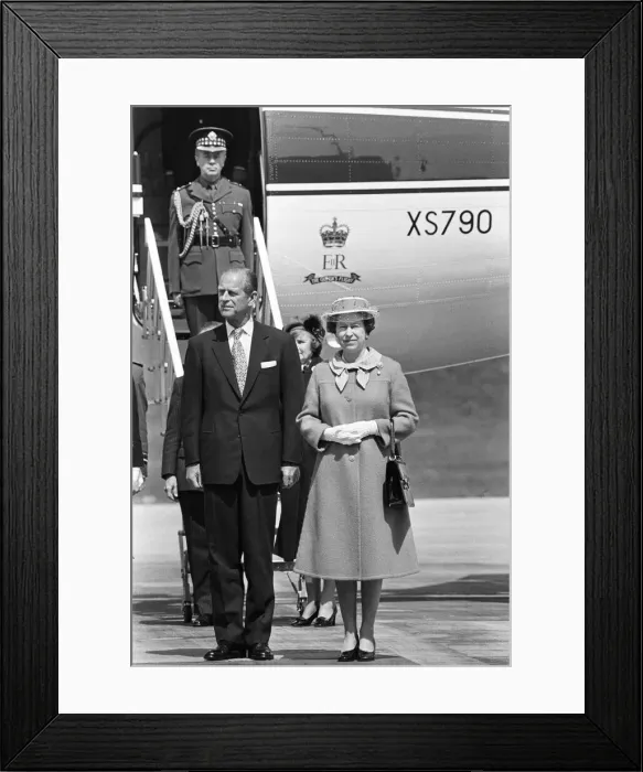 Framed Print : Queen Elizabeth II and Prince Philip, Duke of Edinburgh attend the opening of a new Framed Print : Queen Elizabeth II and Prince Philip, Duke of Edinburgh attend the opening of a new